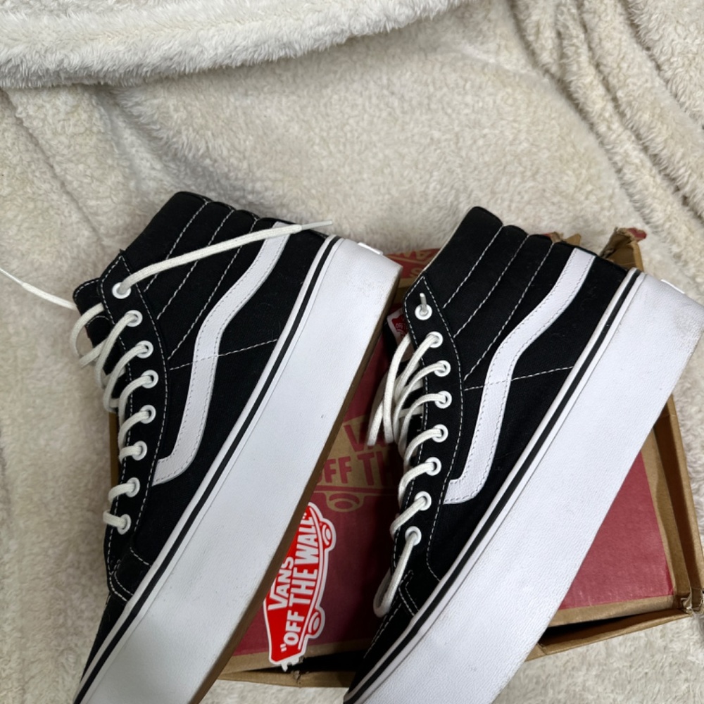 Vans - Picture 6 of 8